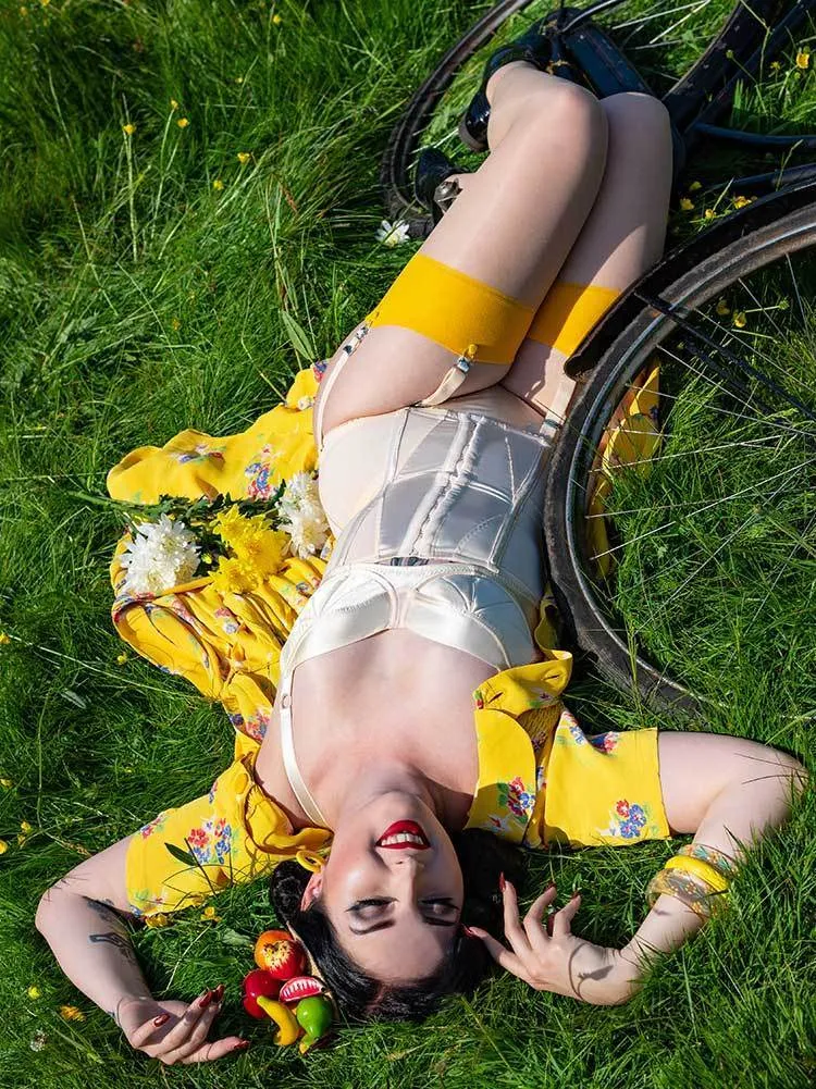 Seamed stockings mustard glamour